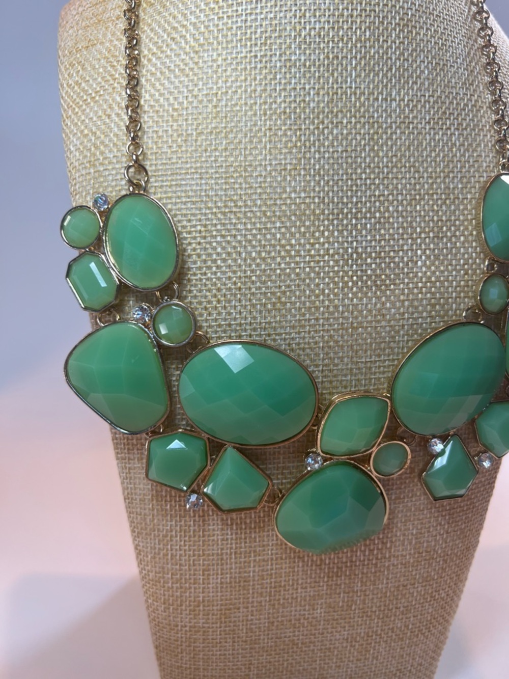 Green Teal Acrylic Statement Bib Necklace Gold Tone Cable Chain Adjustable Clasp - Picture 5 of 11